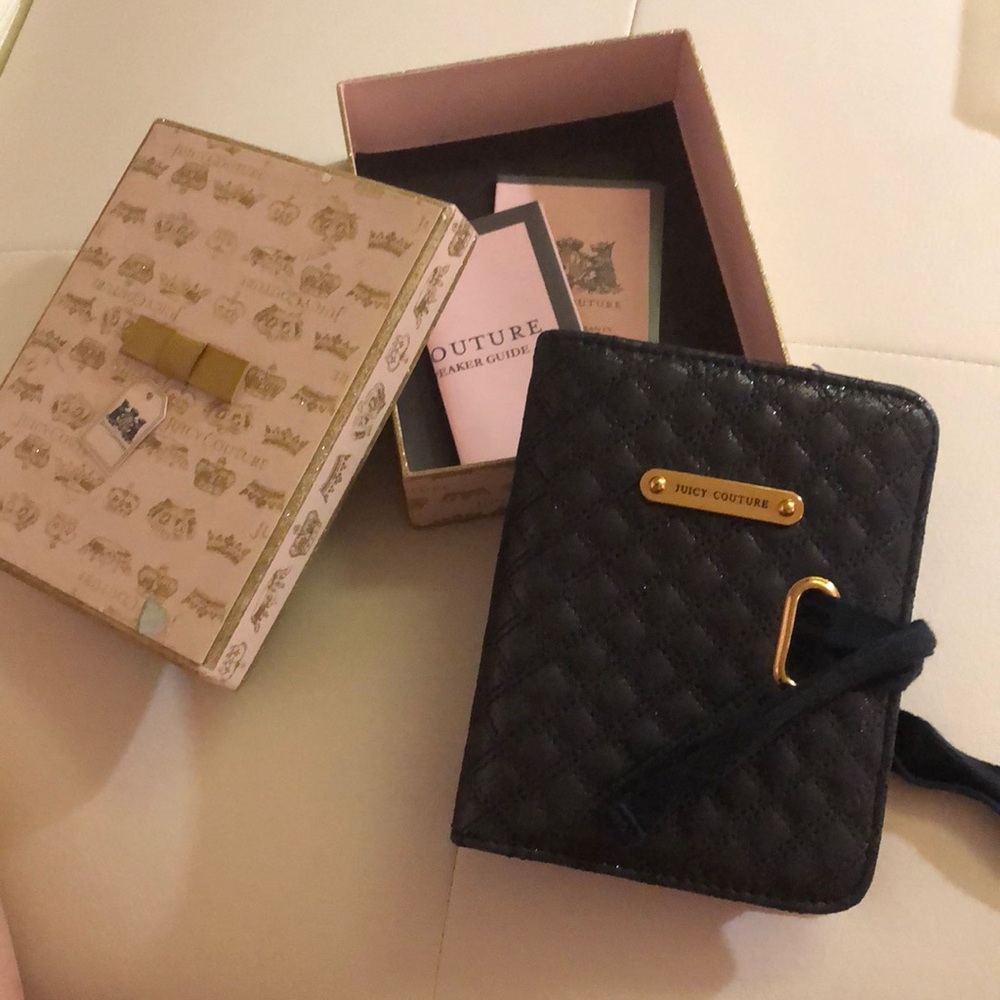 Juicy couture MP3 speaker wallet travel to go case